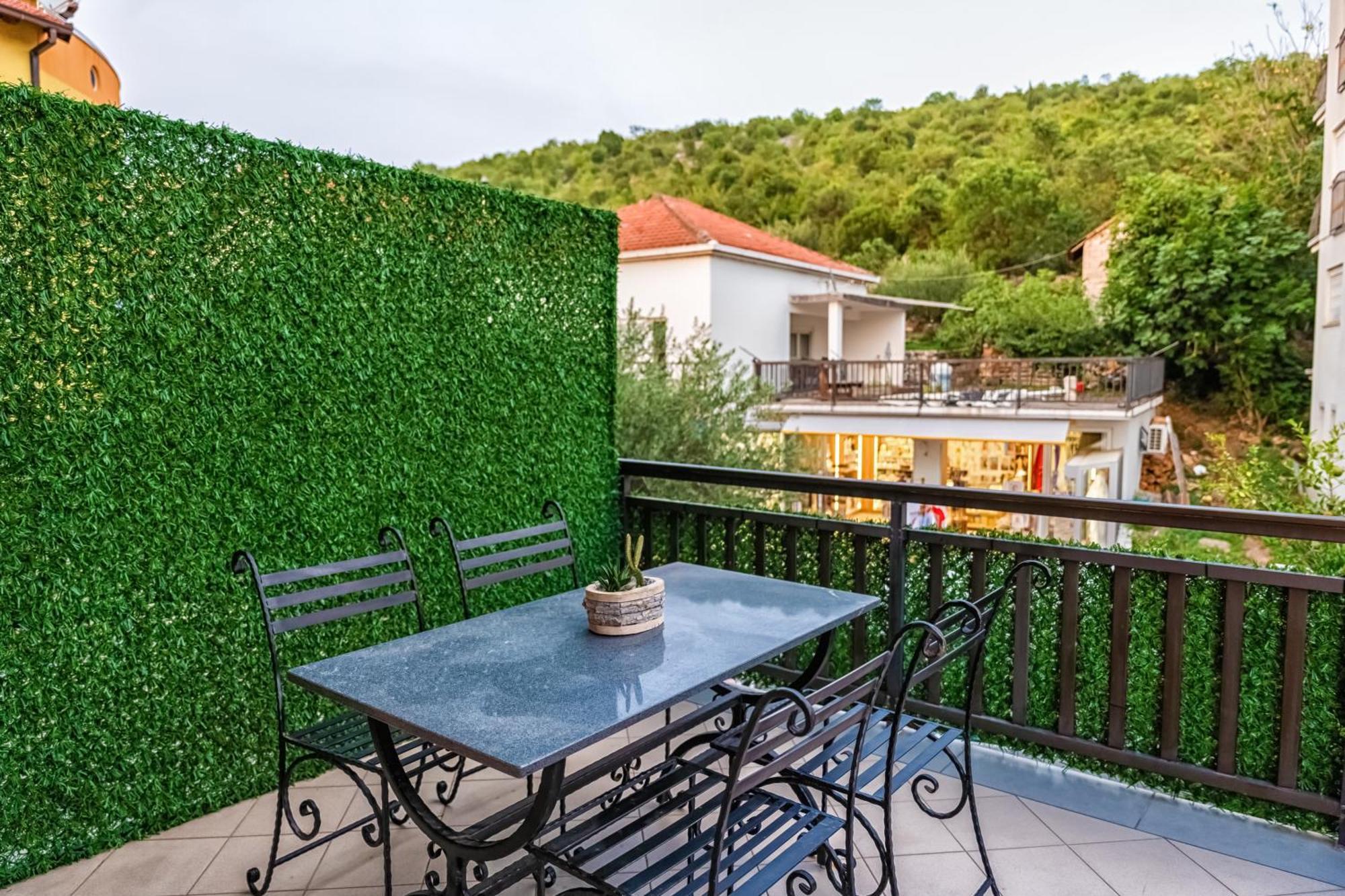 Apparition Hill Apartments เมจูโกเรีย ภายนอก รูปภาพ